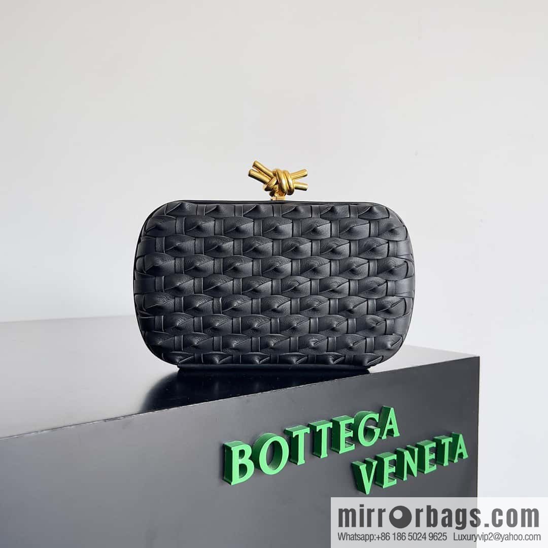 BottegaVeneta BV Knot | minaudiere: 717622 sheepskin black