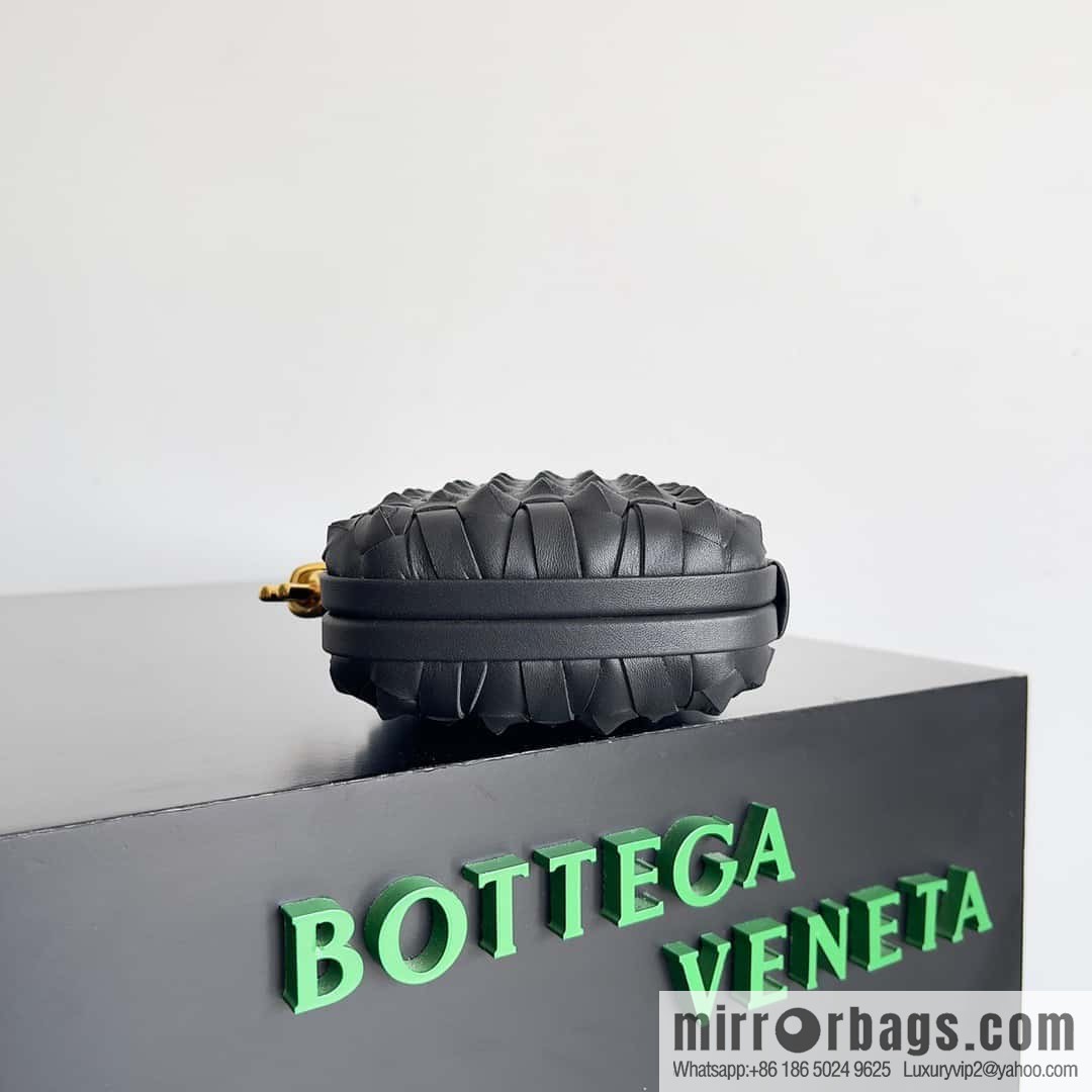 BottegaVeneta BV Knot | minaudiere: 717622 sheepskin black