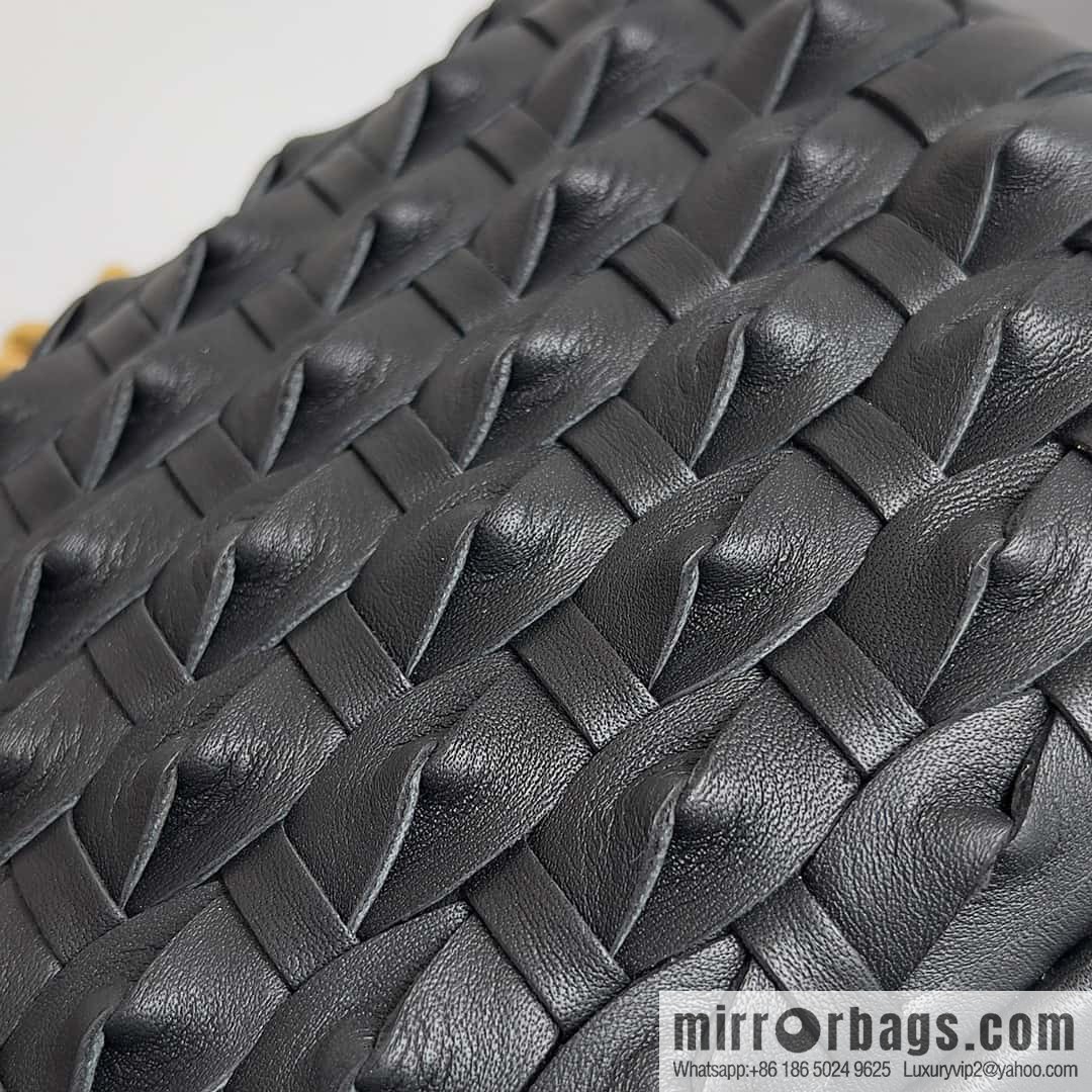 BottegaVeneta BV Knot | minaudiere: 717622 sheepskin black