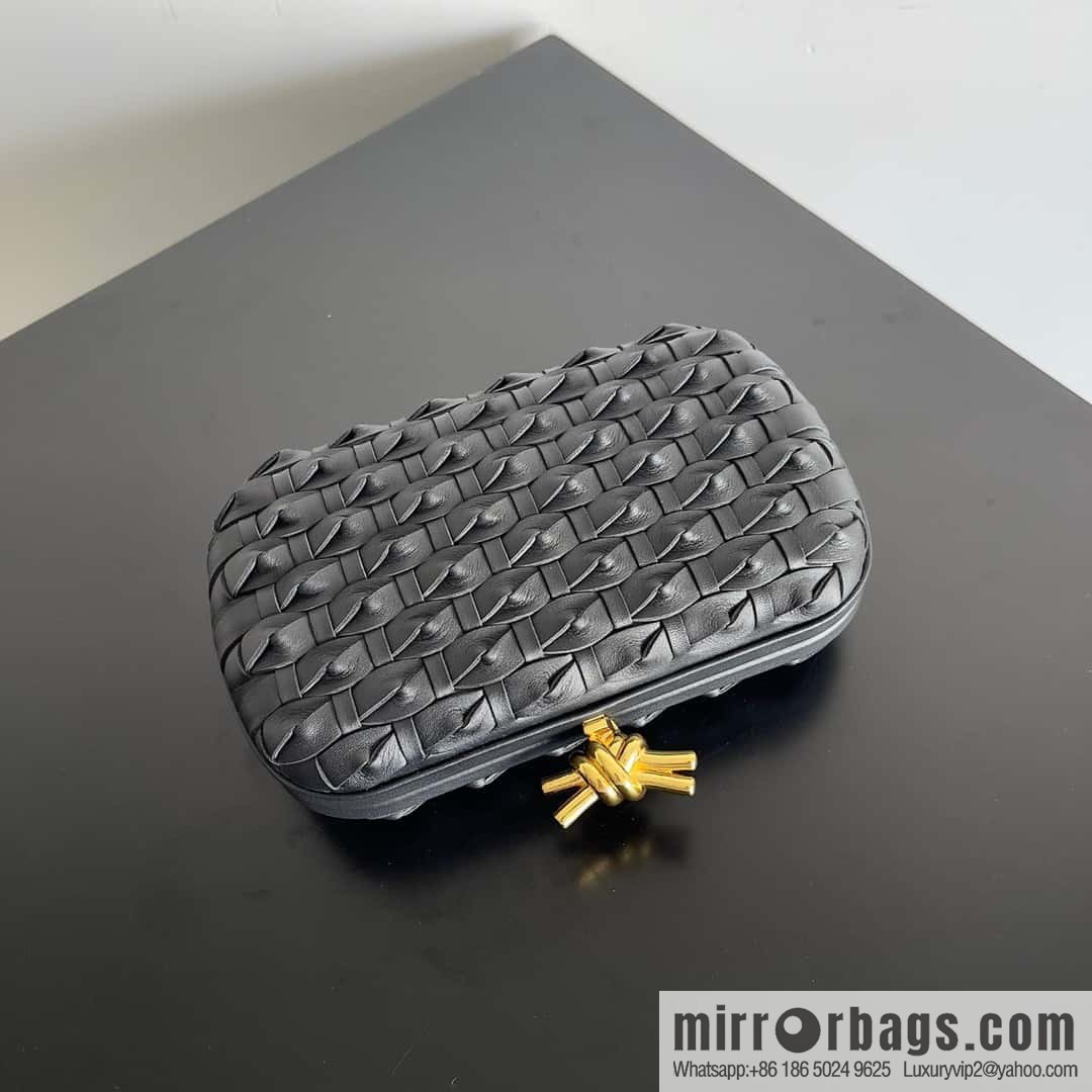 BottegaVeneta BV Knot | minaudiere: 717622 sheepskin black