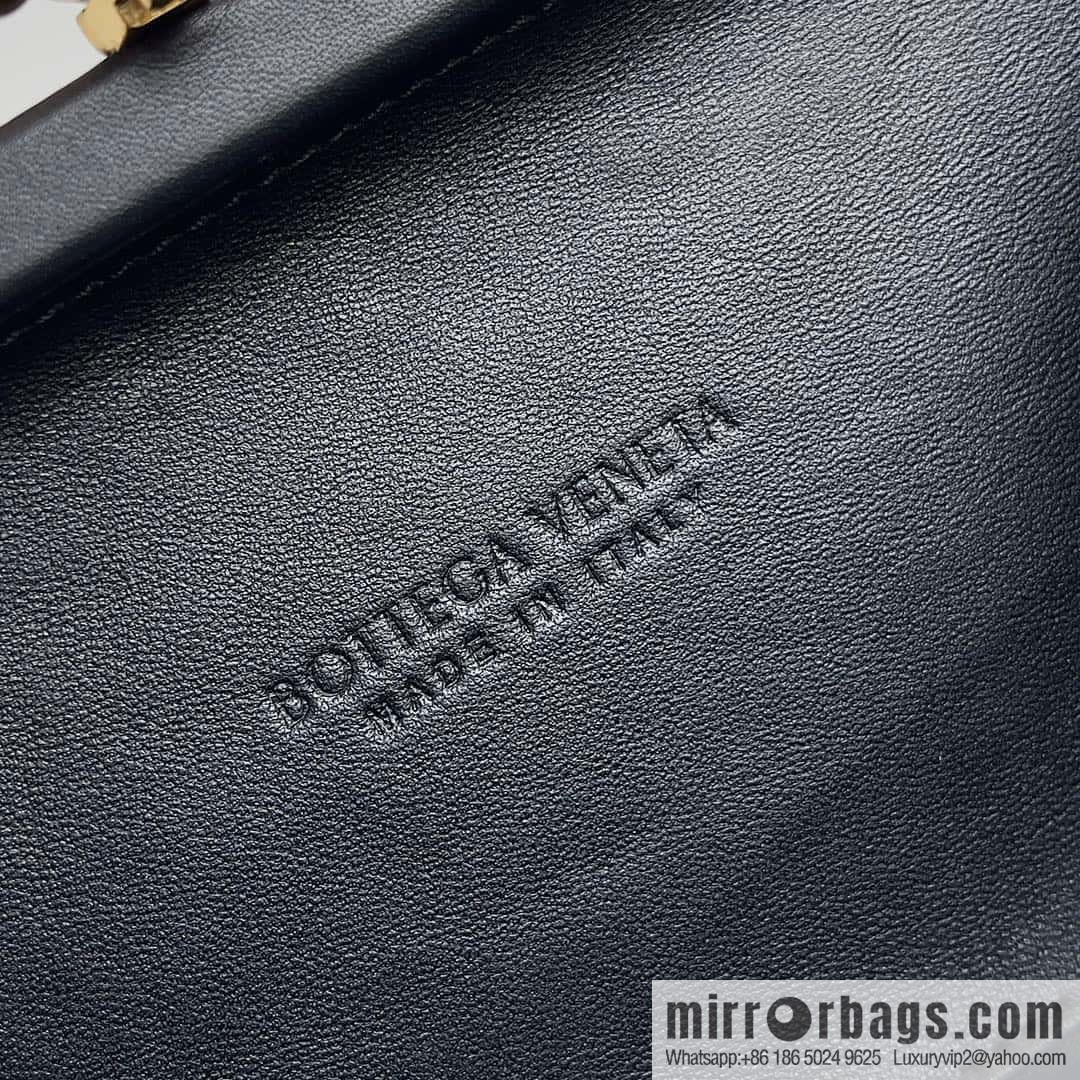 BottegaVeneta BV Knot | minaudiere: 717622 sheepskin black