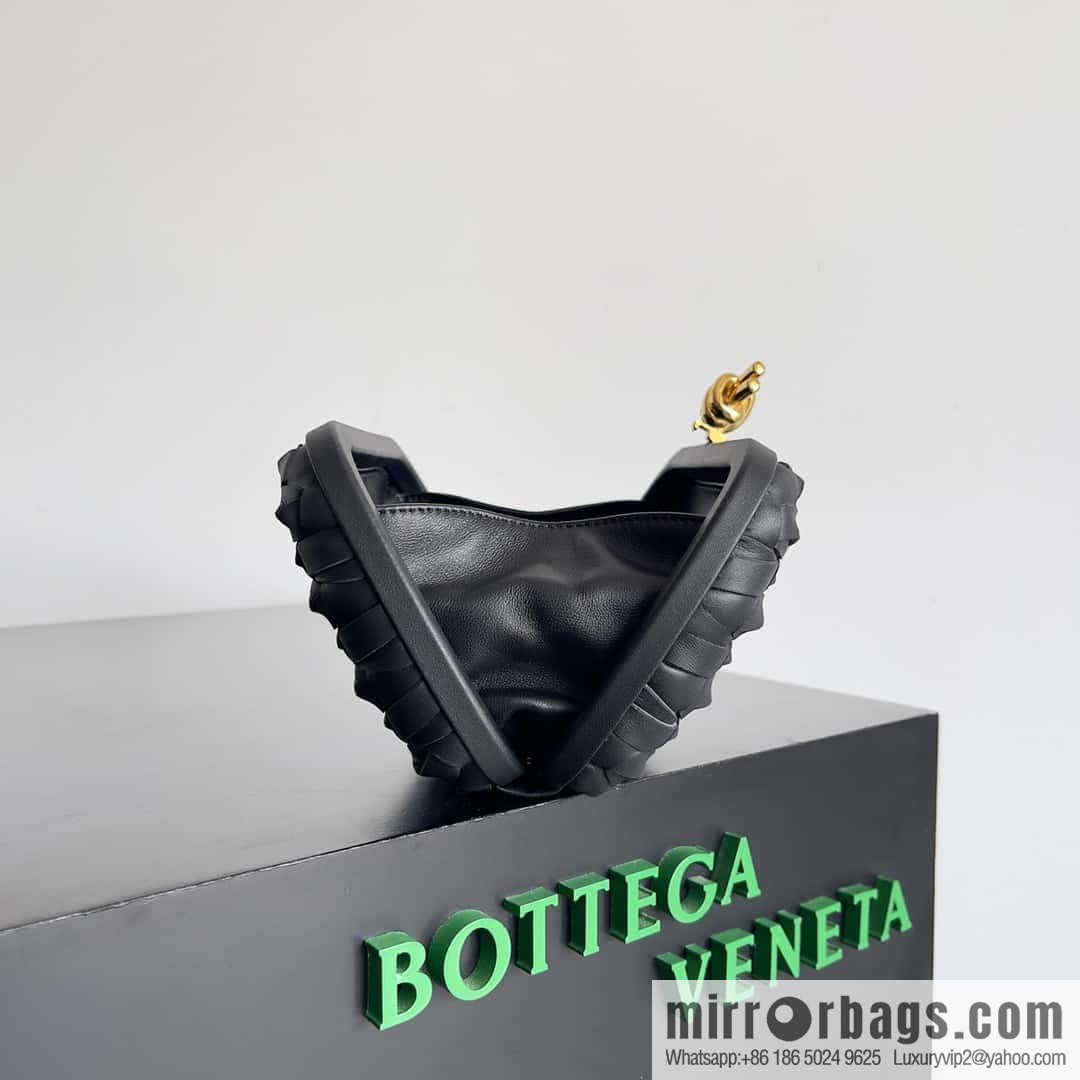 BottegaVeneta BV Knot | minaudiere: 717622 sheepskin black