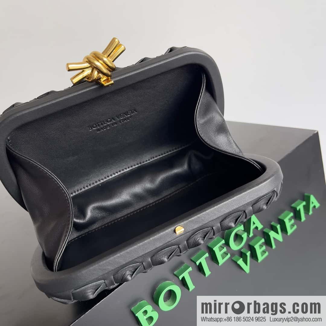 BottegaVeneta BV Knot | minaudiere: 717622 sheepskin black