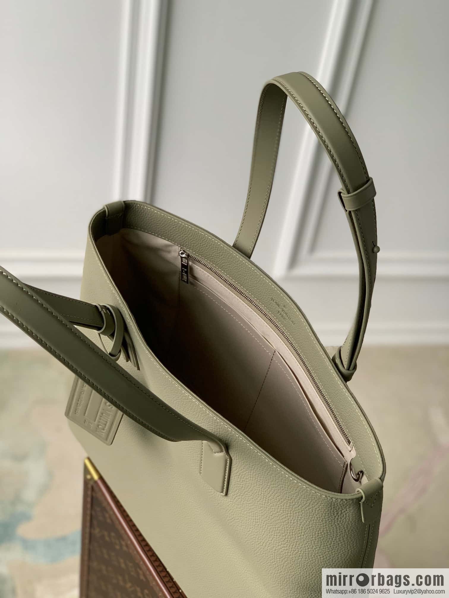 M22481 Grey Tote Aerogram Handbag