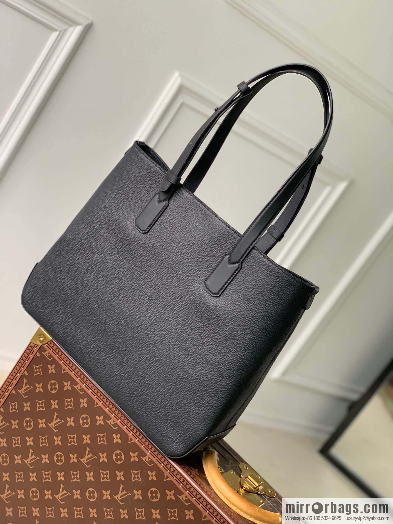 M22481 black Tote Aerogram handbag