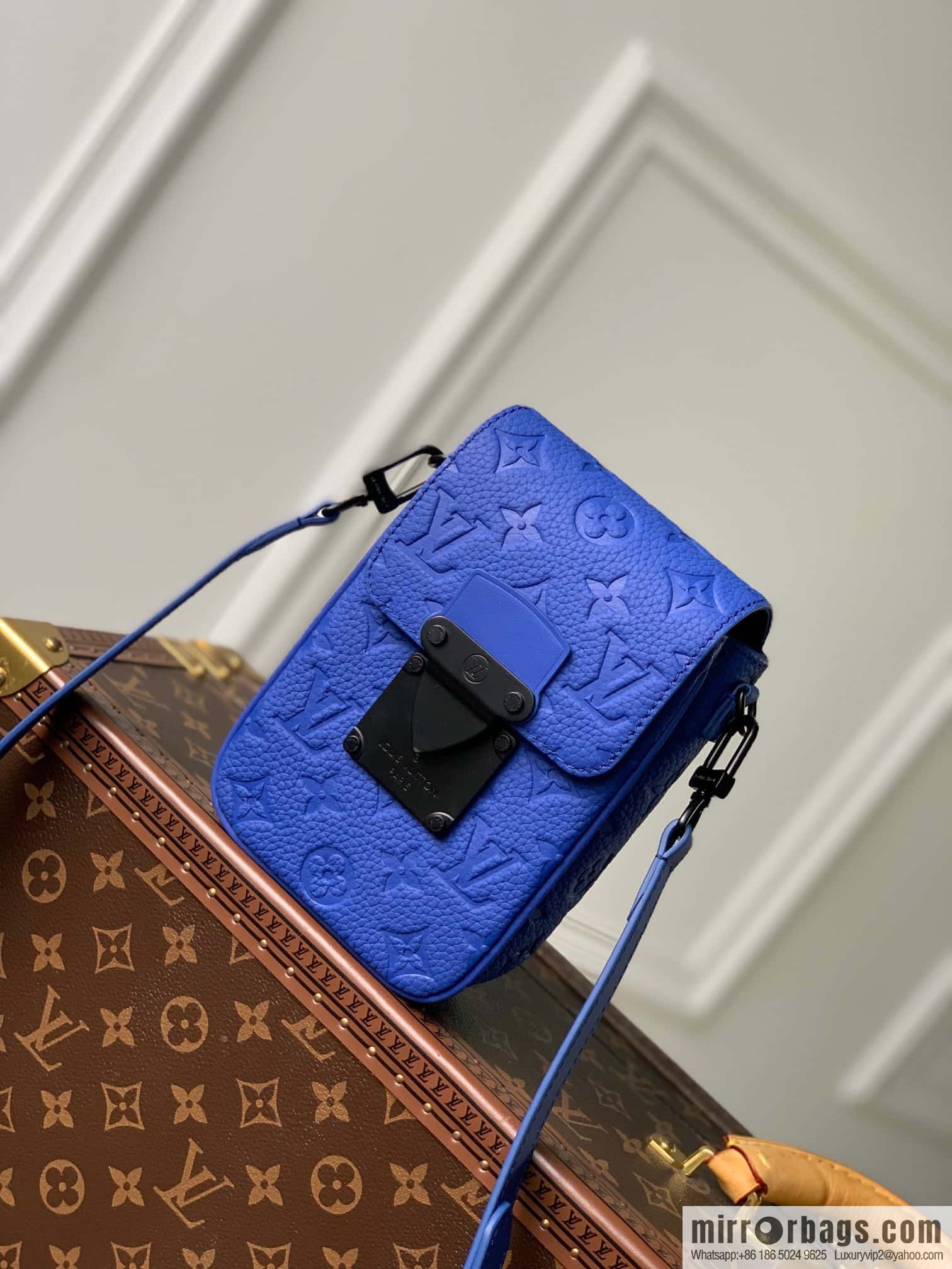 M82568 Blue S-Lock Vertical mini handbag