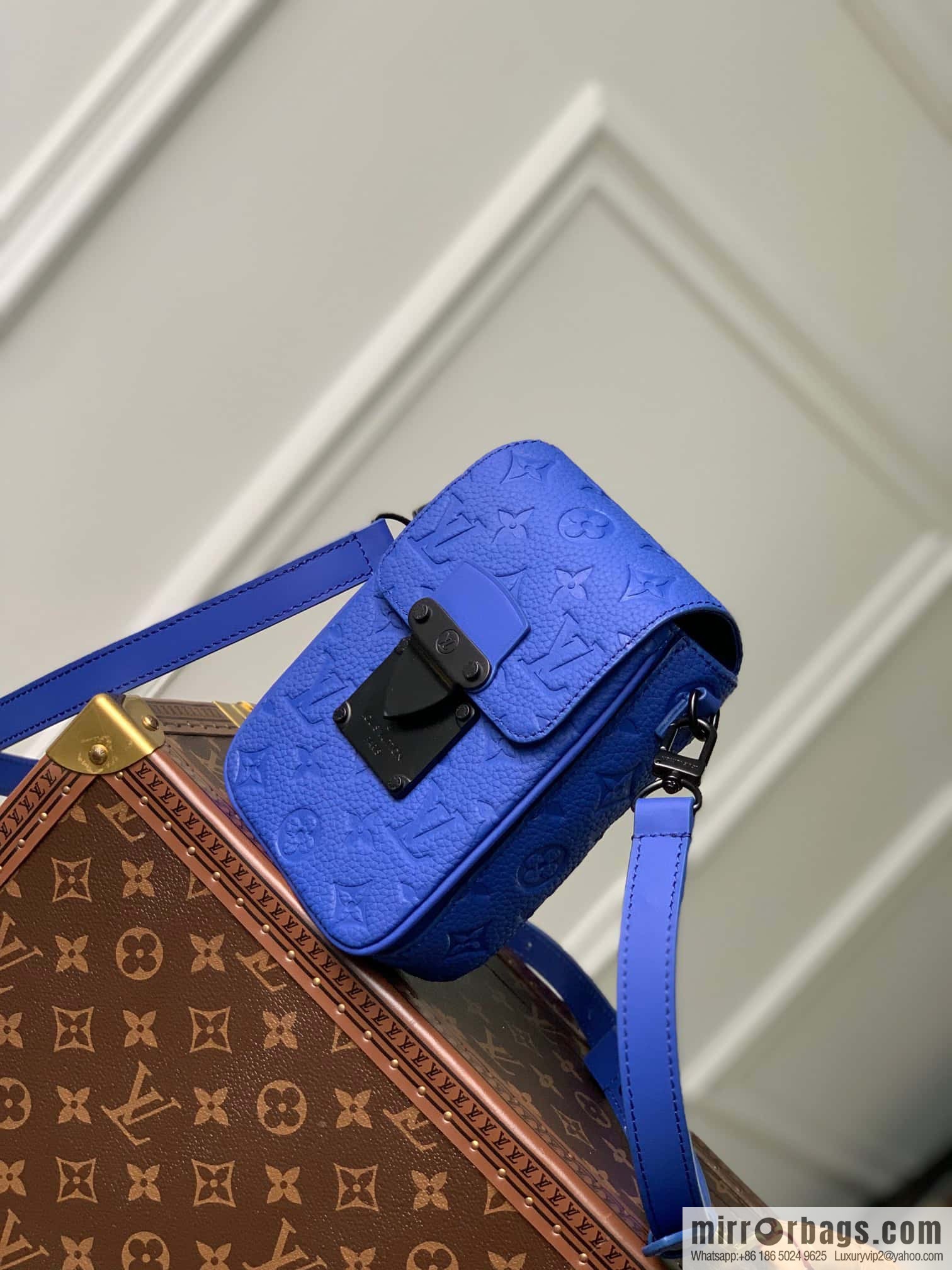 M82568 Blue S-Lock Vertical mini handbag