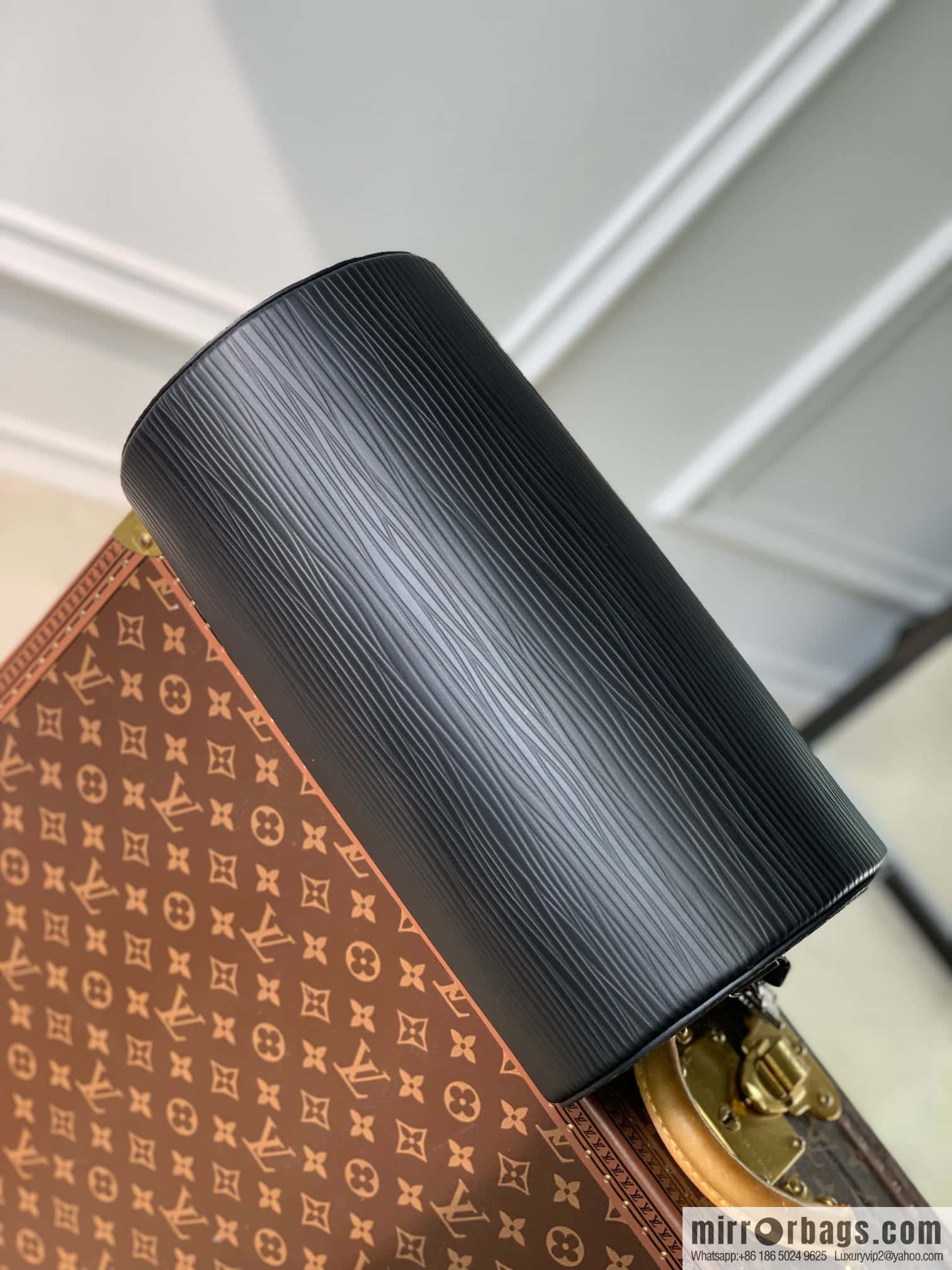 M23092 black Soft Polochon handbag