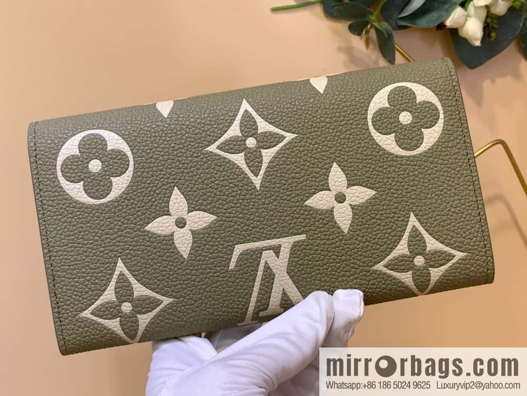 M82516 grass green (silk screen) LV Sarah Wallet