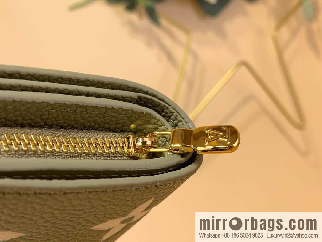 LV M82370 Cléa Wallet