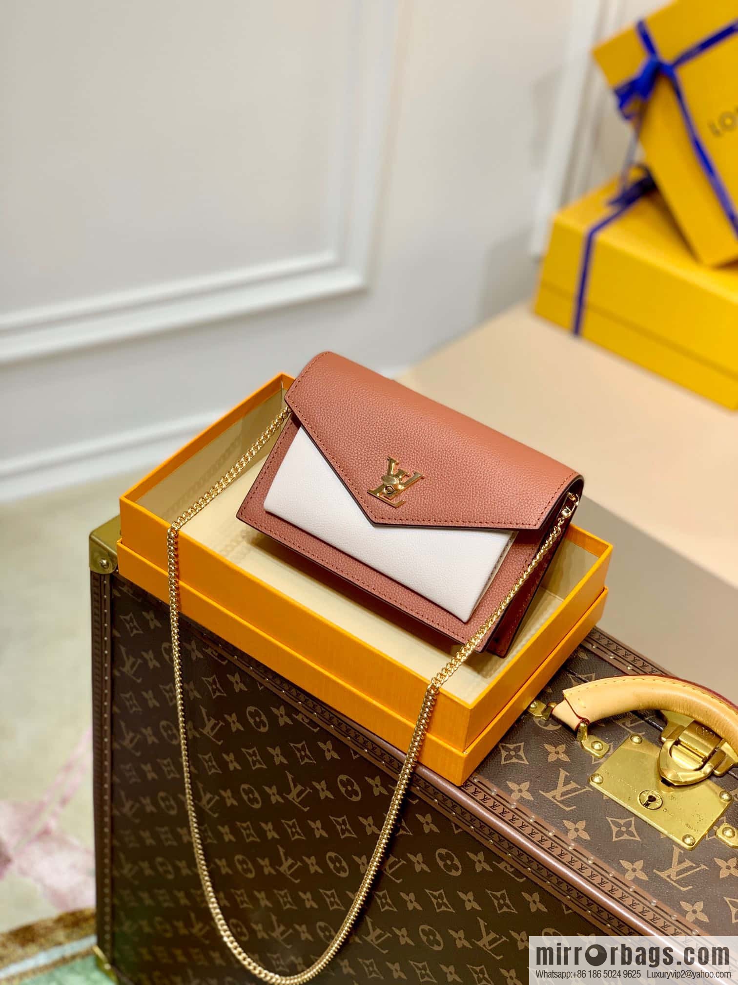 LV M63471MyLockMe chain bag MYLOCKME POCHETTE chain bag