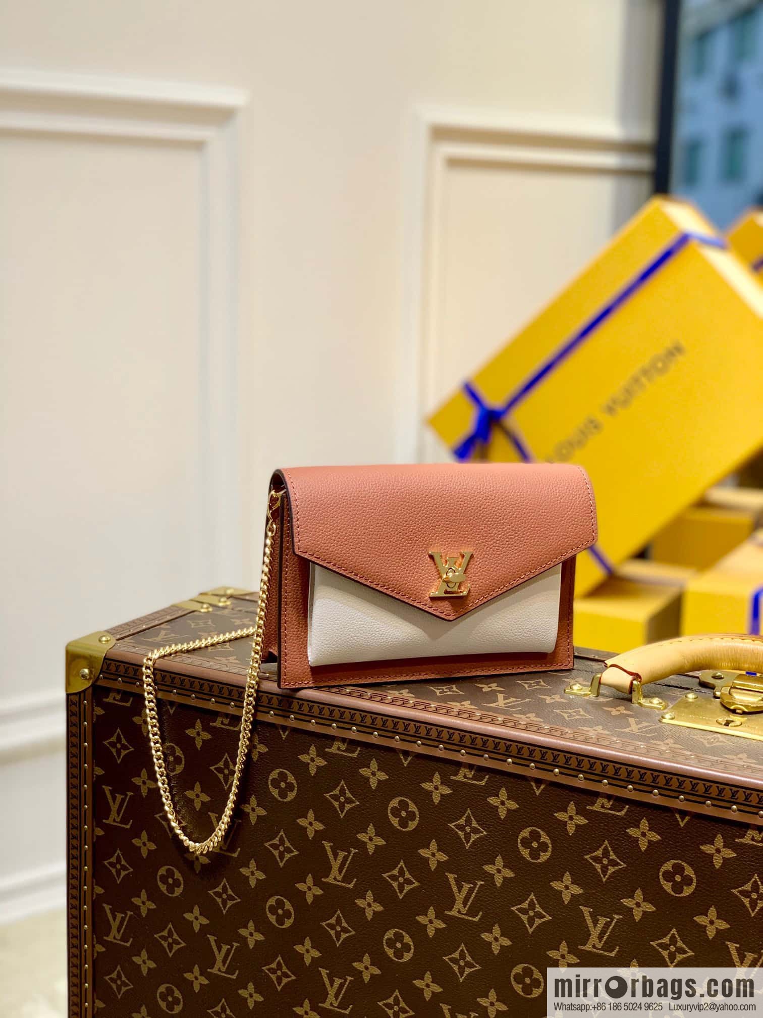 LV M63471MyLockMe chain bag MYLOCKME POCHETTE chain bag