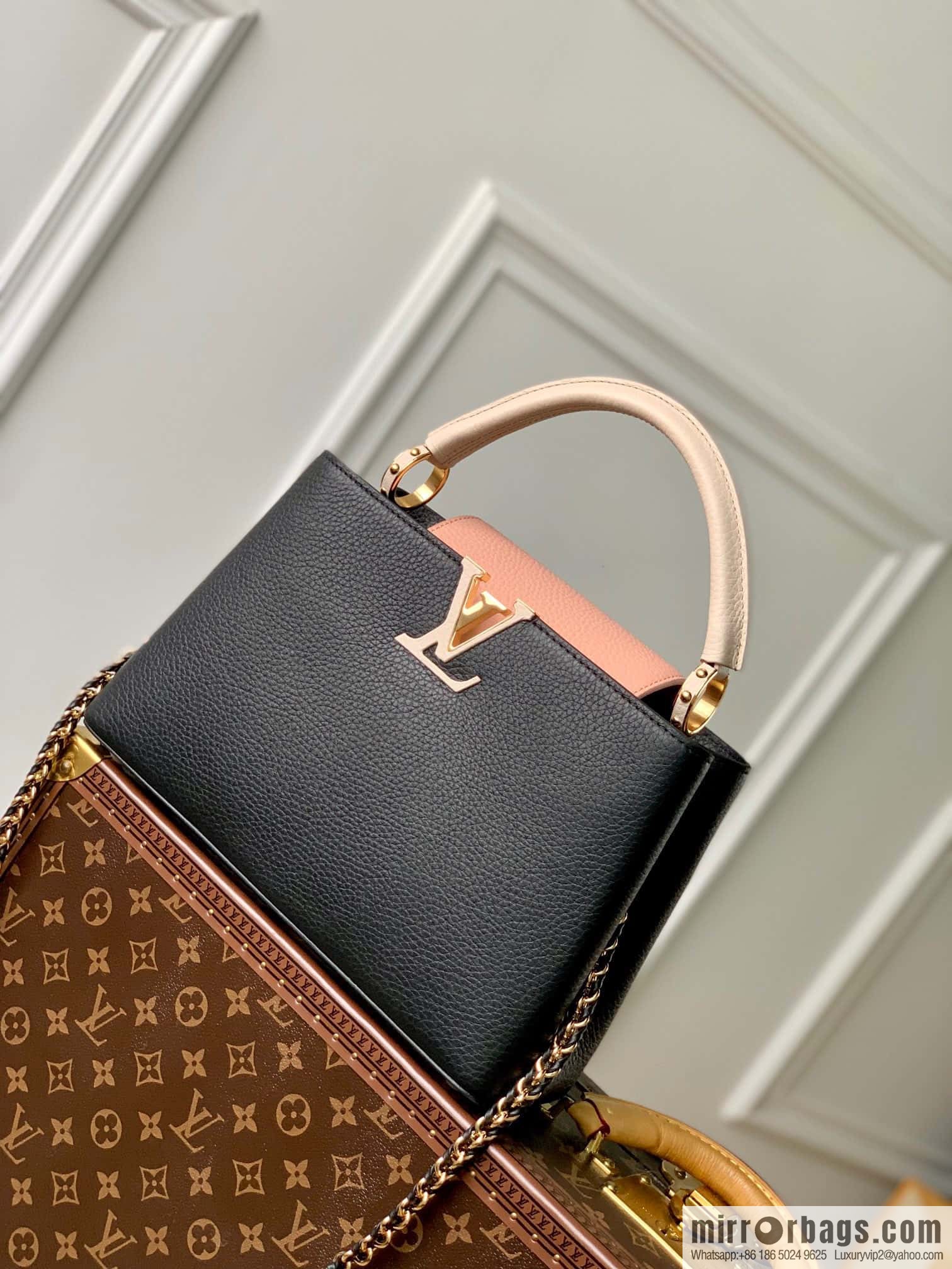 M21689 Capucines small, handbag