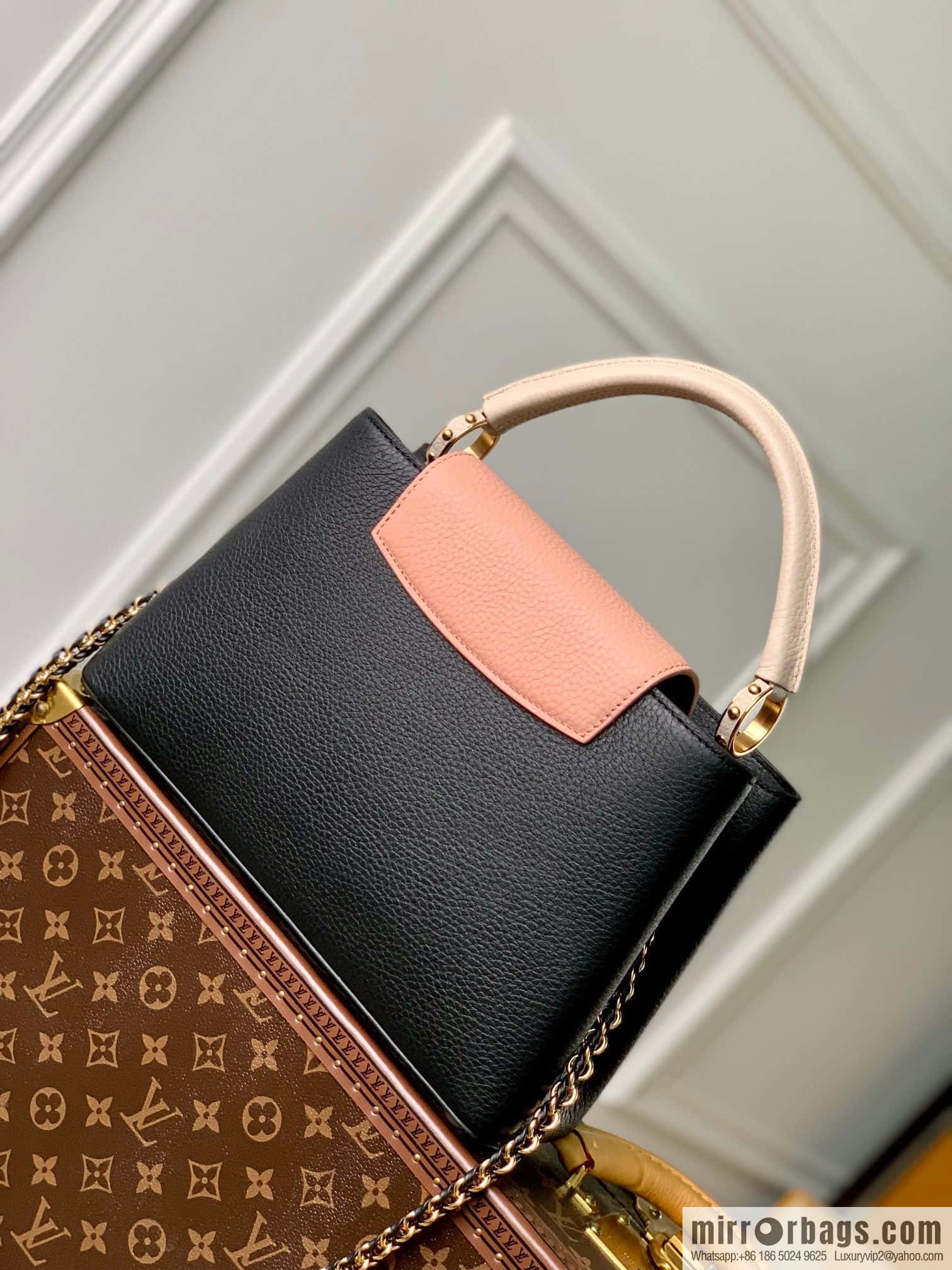 M21689 Capucines small, handbag