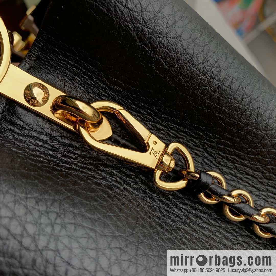 M21689 Capucines, medium, handbag