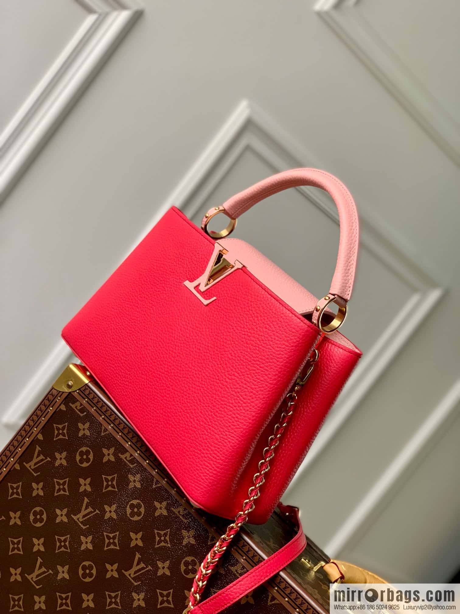 M21689 Capucines, medium, handbag