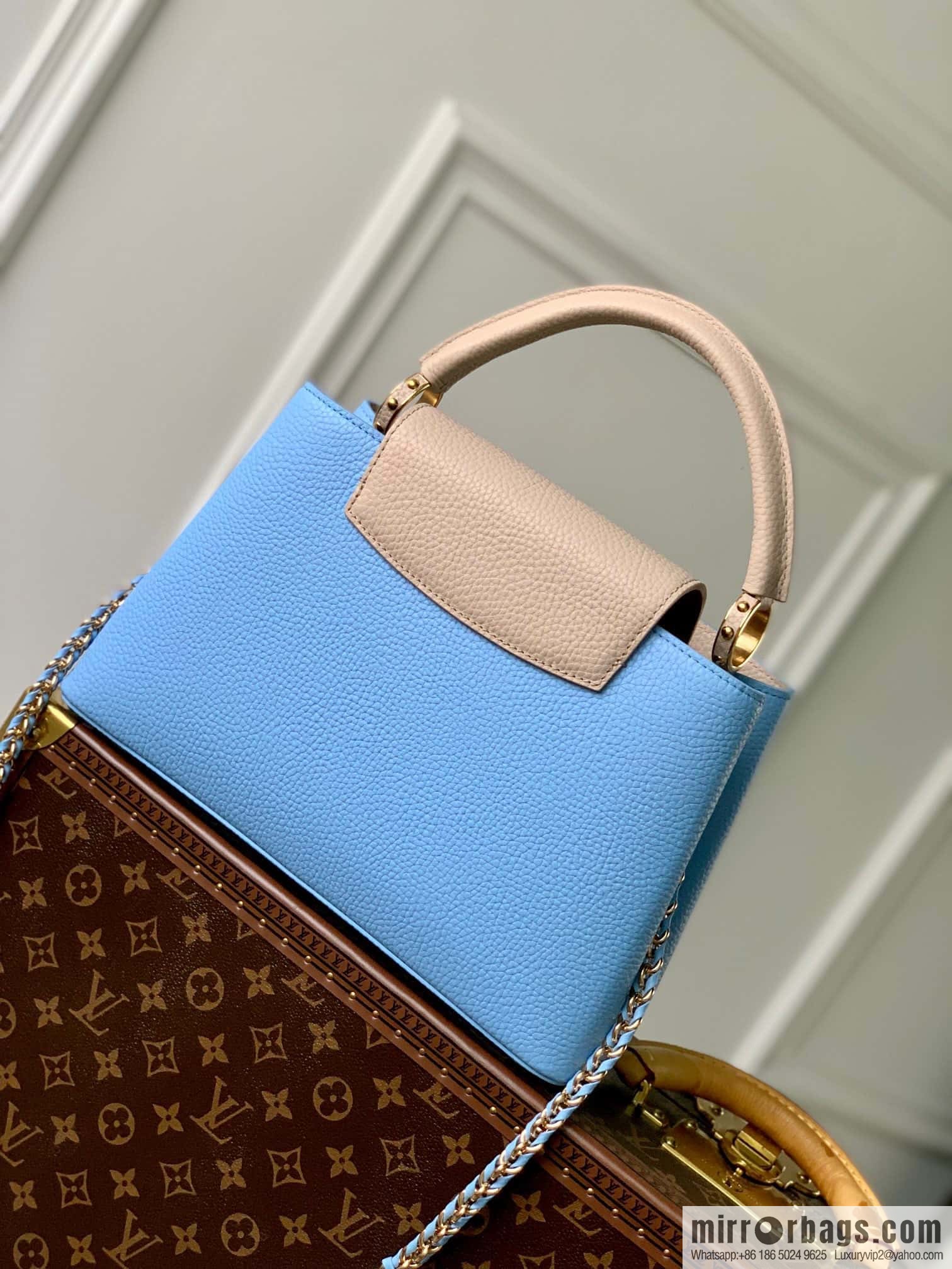 M21887 Capucines medium, handbag