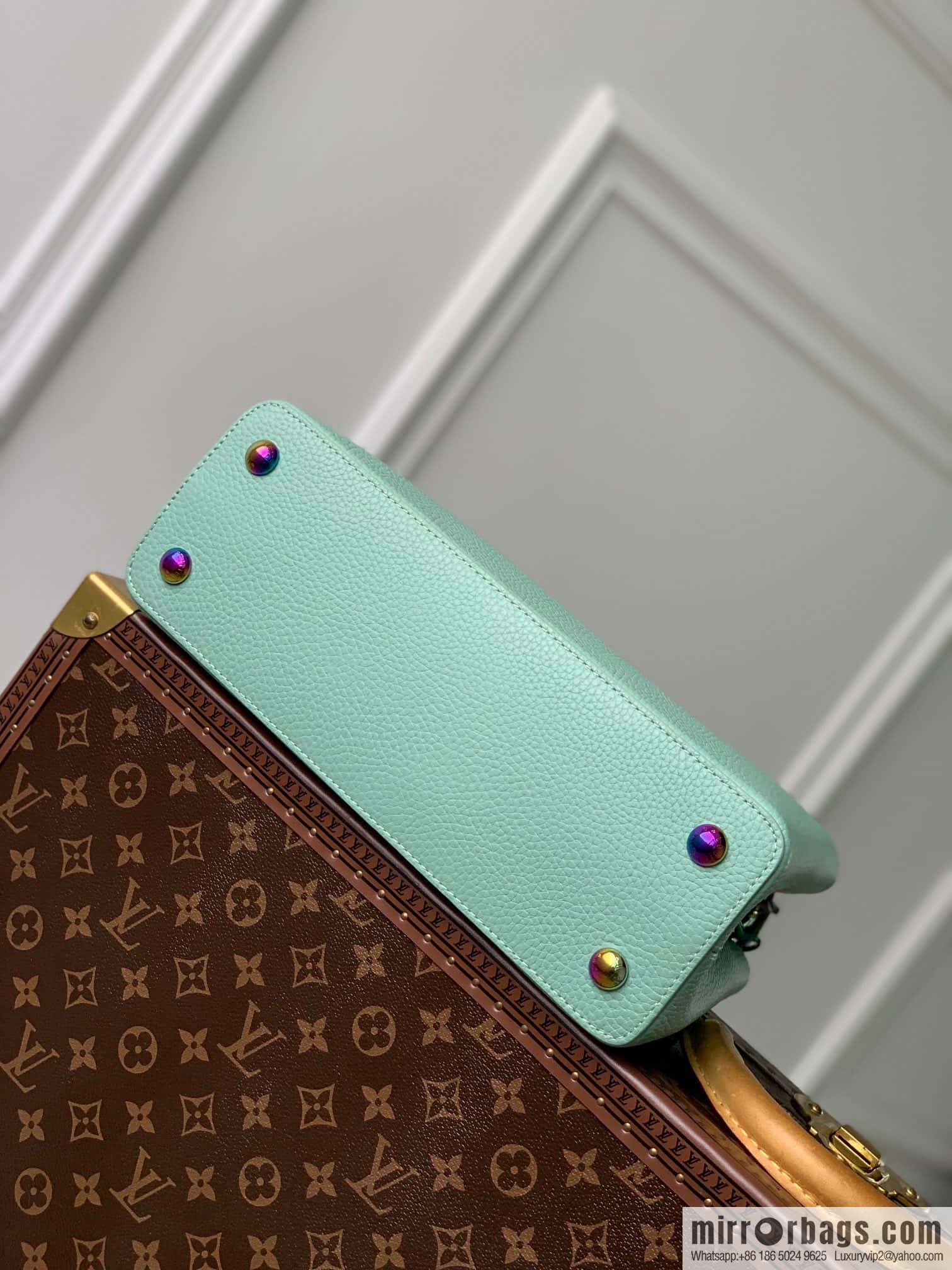 M22055 CAPUCINES medium handbag