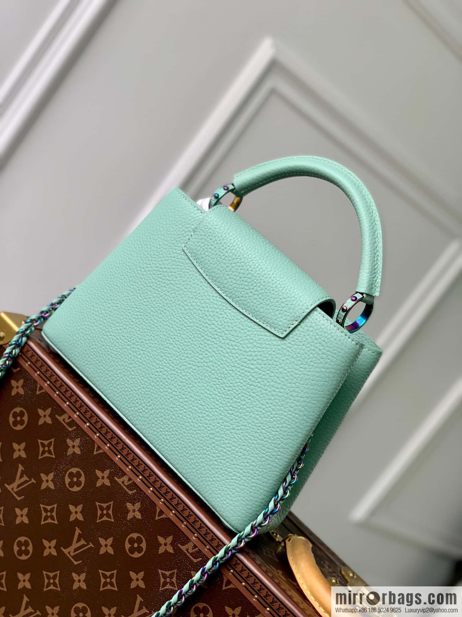 M22055 CAPUCINES small handbag