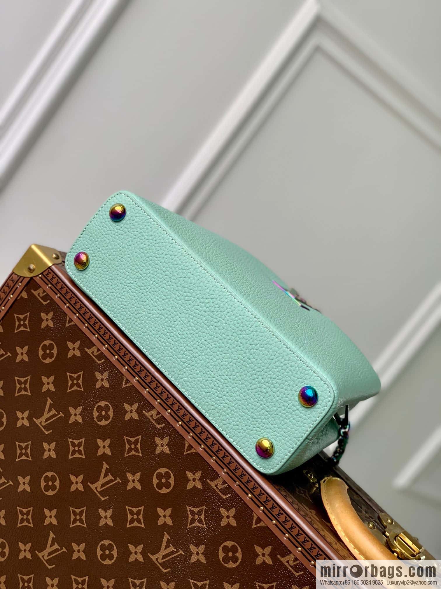 M22055 CAPUCINES small handbag