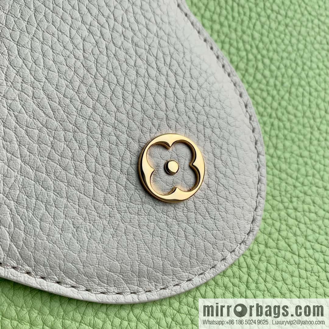 M21689 green with white M22055 CAPUCINES small handbag