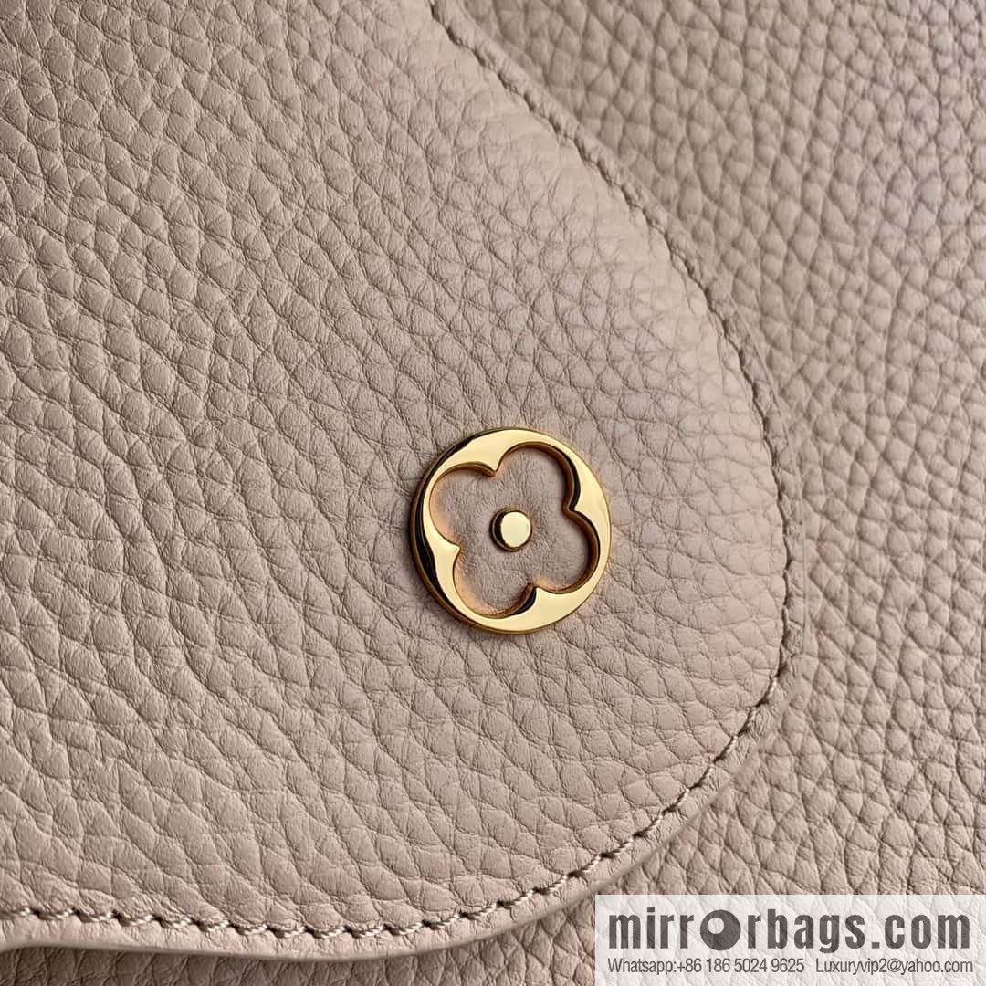 M21689 green with white M22055 CAPUCINES medium handbag