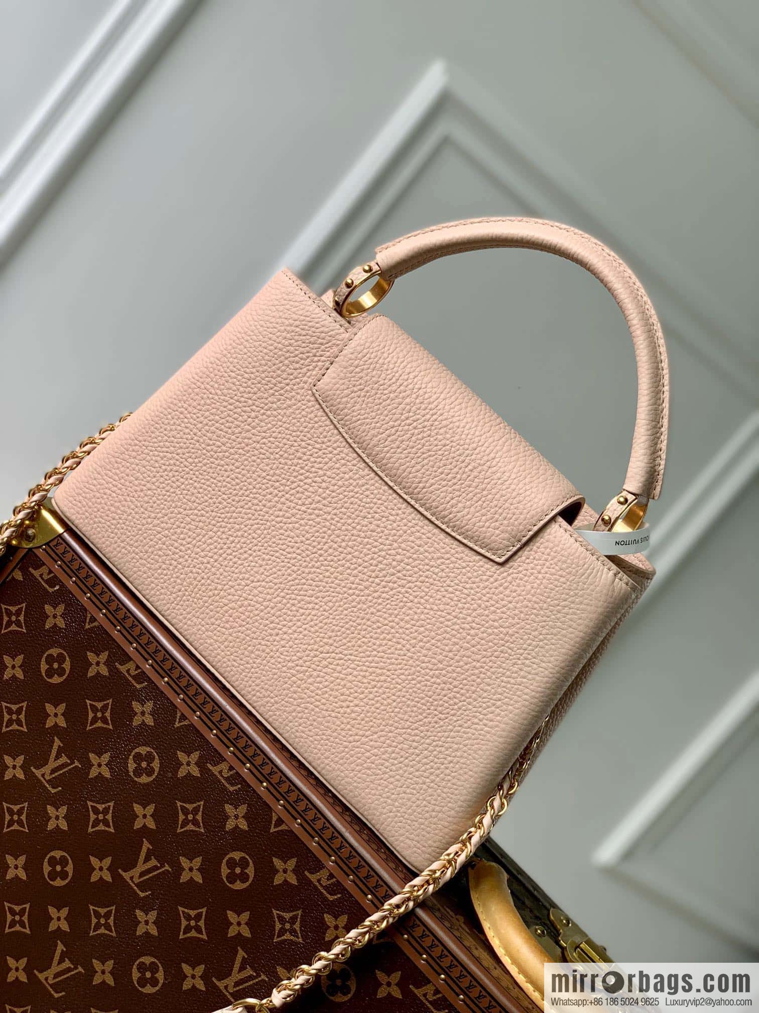 M23082 Pink White, Small M22055 CAPUCINES Small Handbag