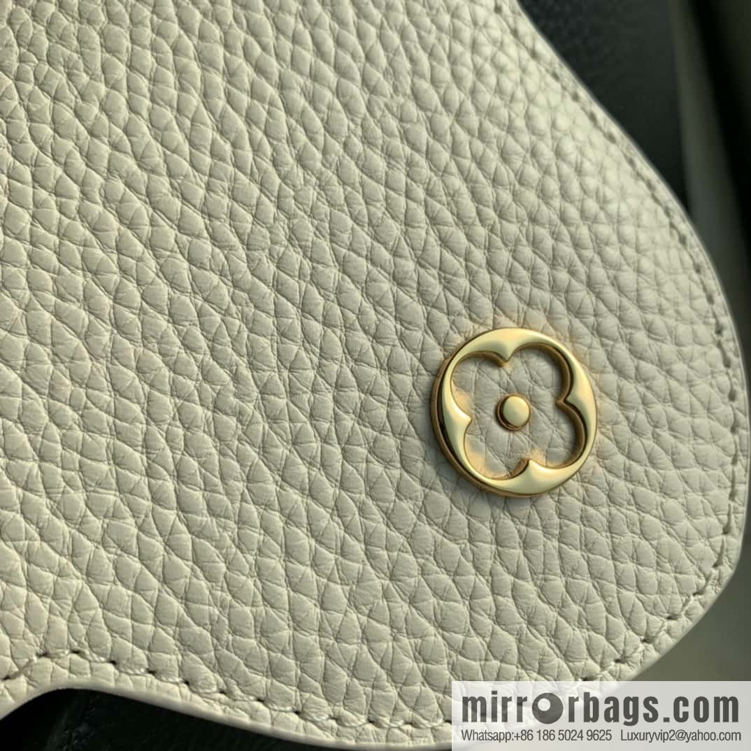 [Exclusive real shot M20708 black/mini] Capucines mini handbag