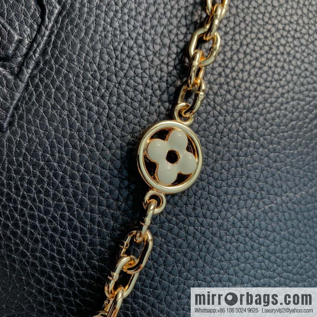 [Exclusive real shot M20708 black/mini] Capucines mini handbag