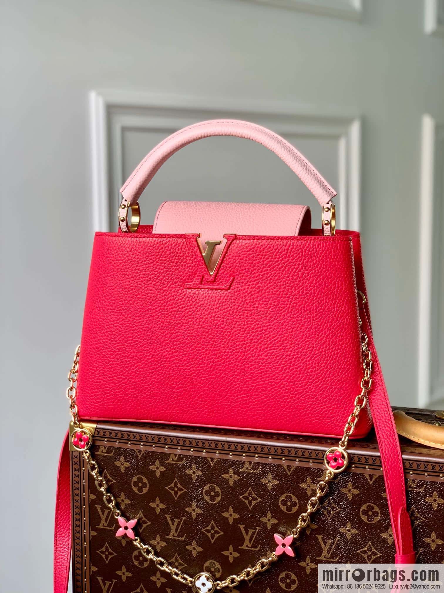 M20845 CAPUCINES medium handbag