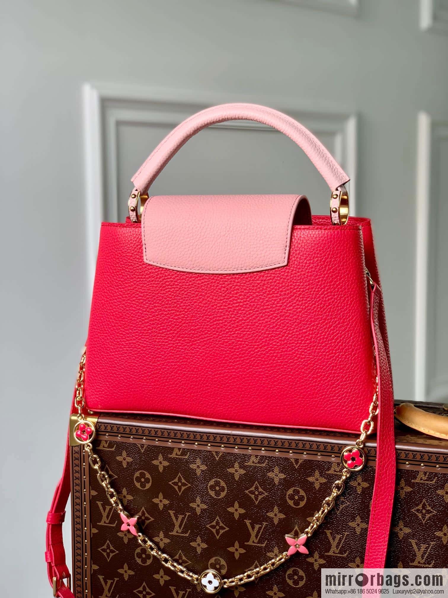 M20845 CAPUCINES medium handbag