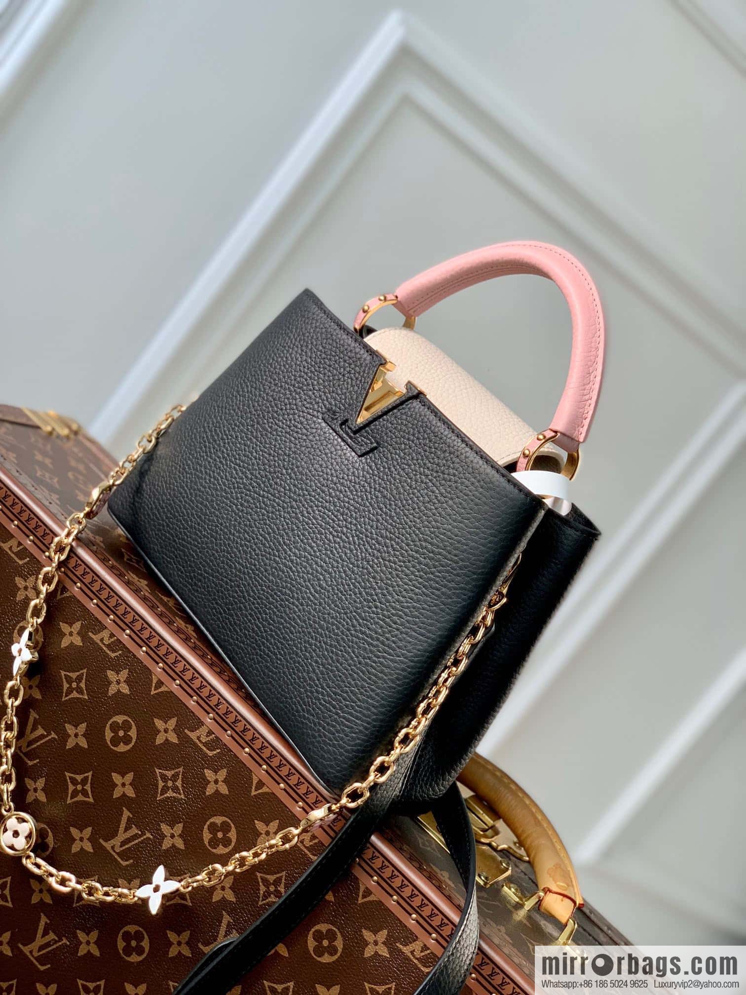 M22375 black small, this Capucines small handbag.