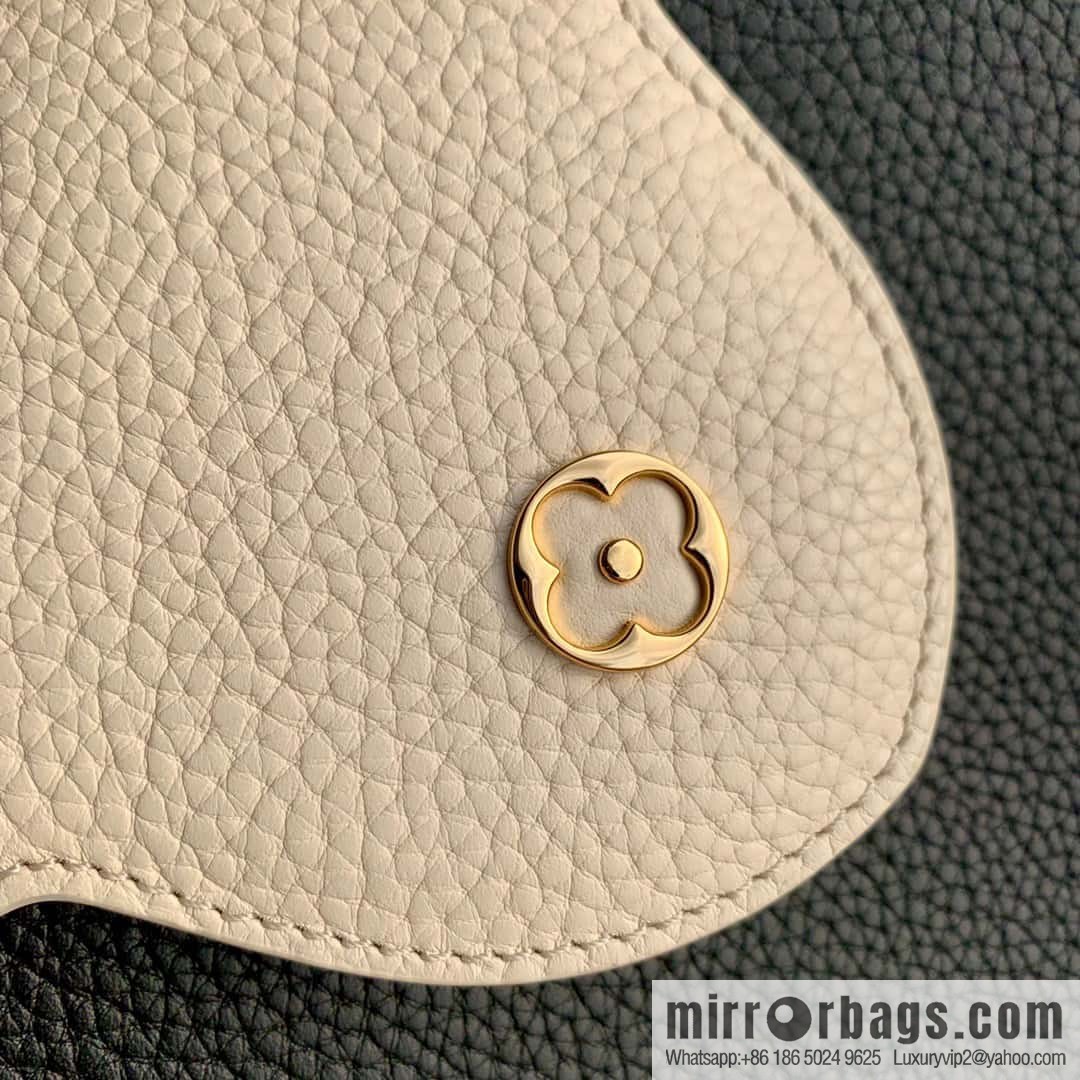 M22375 black small, this Capucines small handbag.