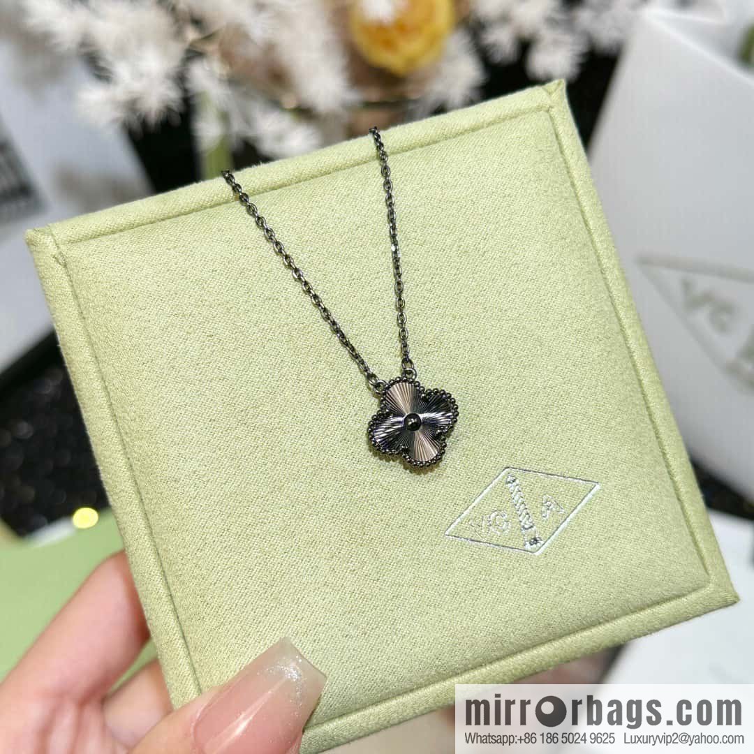 ☀️Van Cleef & Arpels Laser Gun Black Clover Necklace ☀