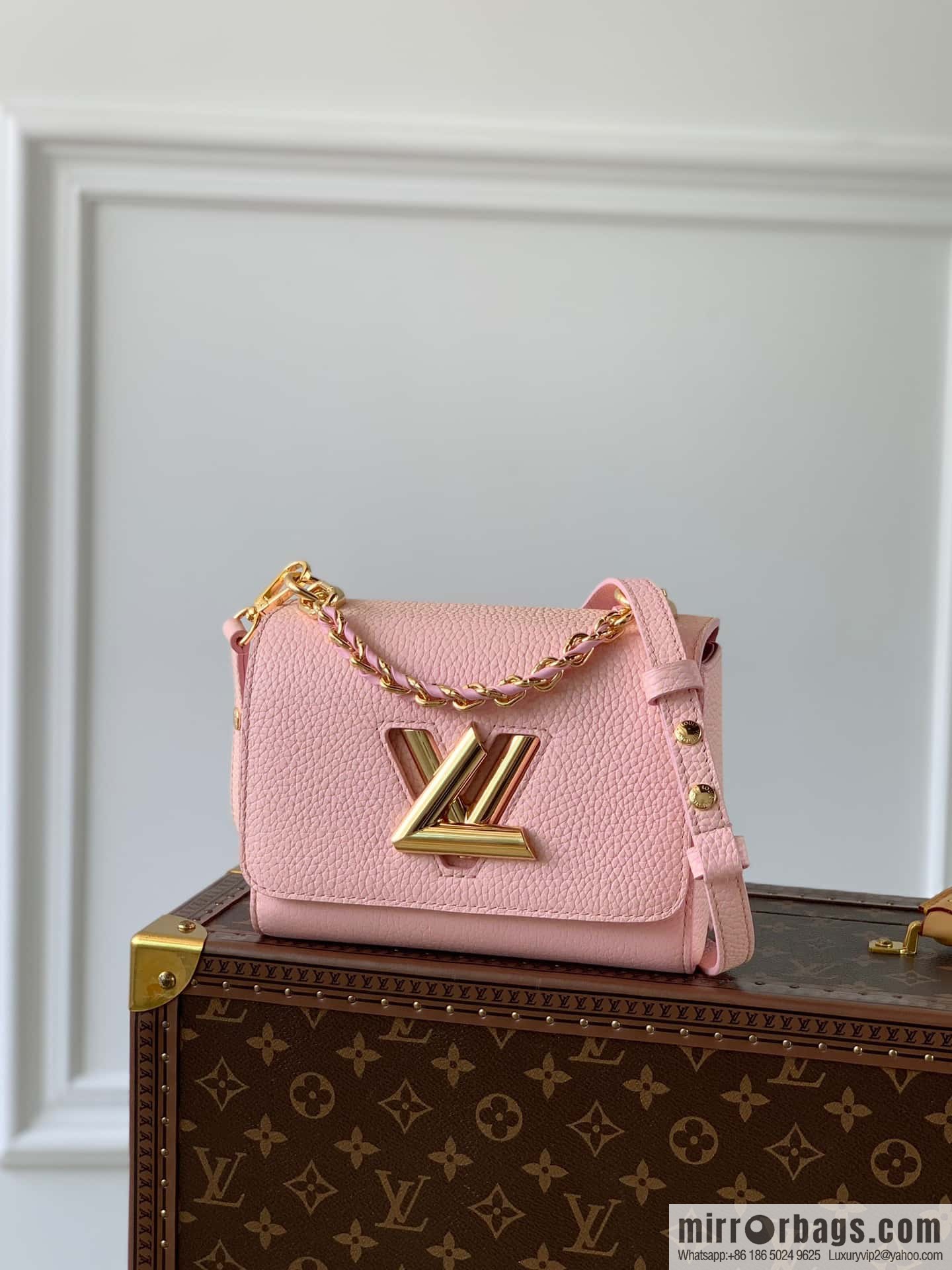 M20699 TWIST Small Handbag