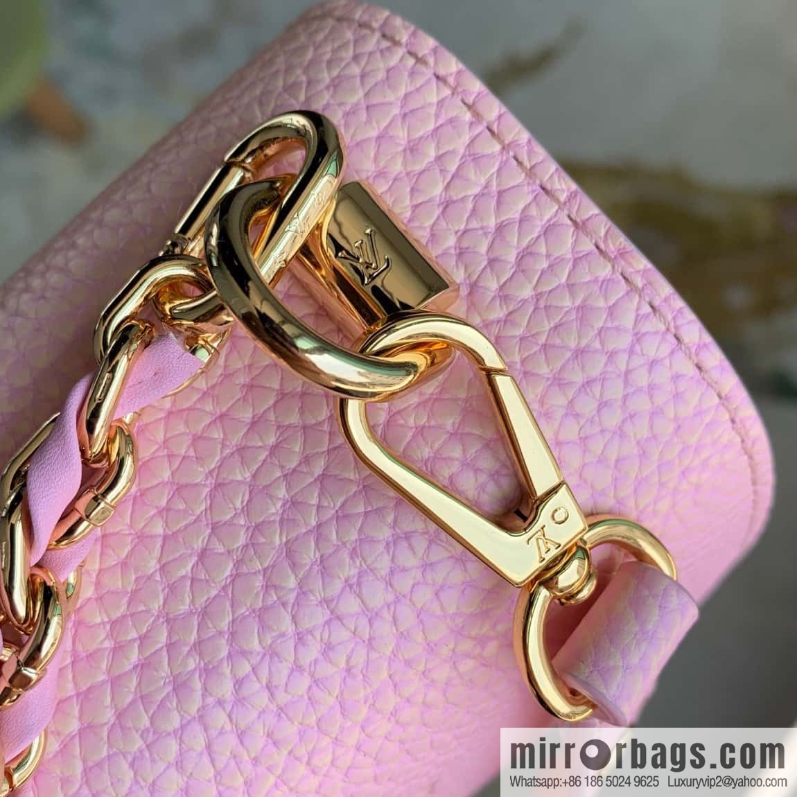 M20699 TWIST Small Handbag