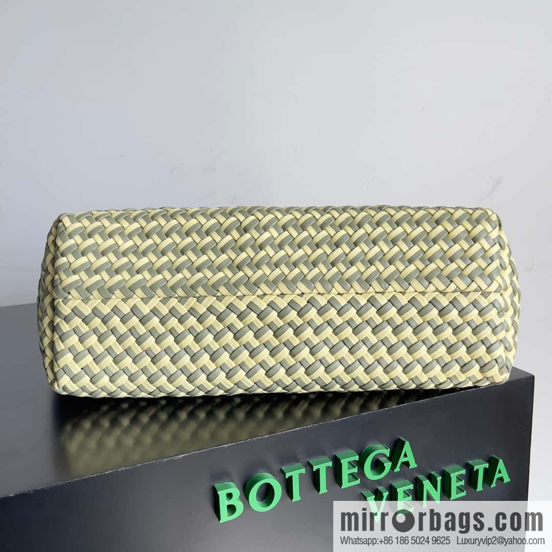 B new Cabat medium shopping bag model number: 755336