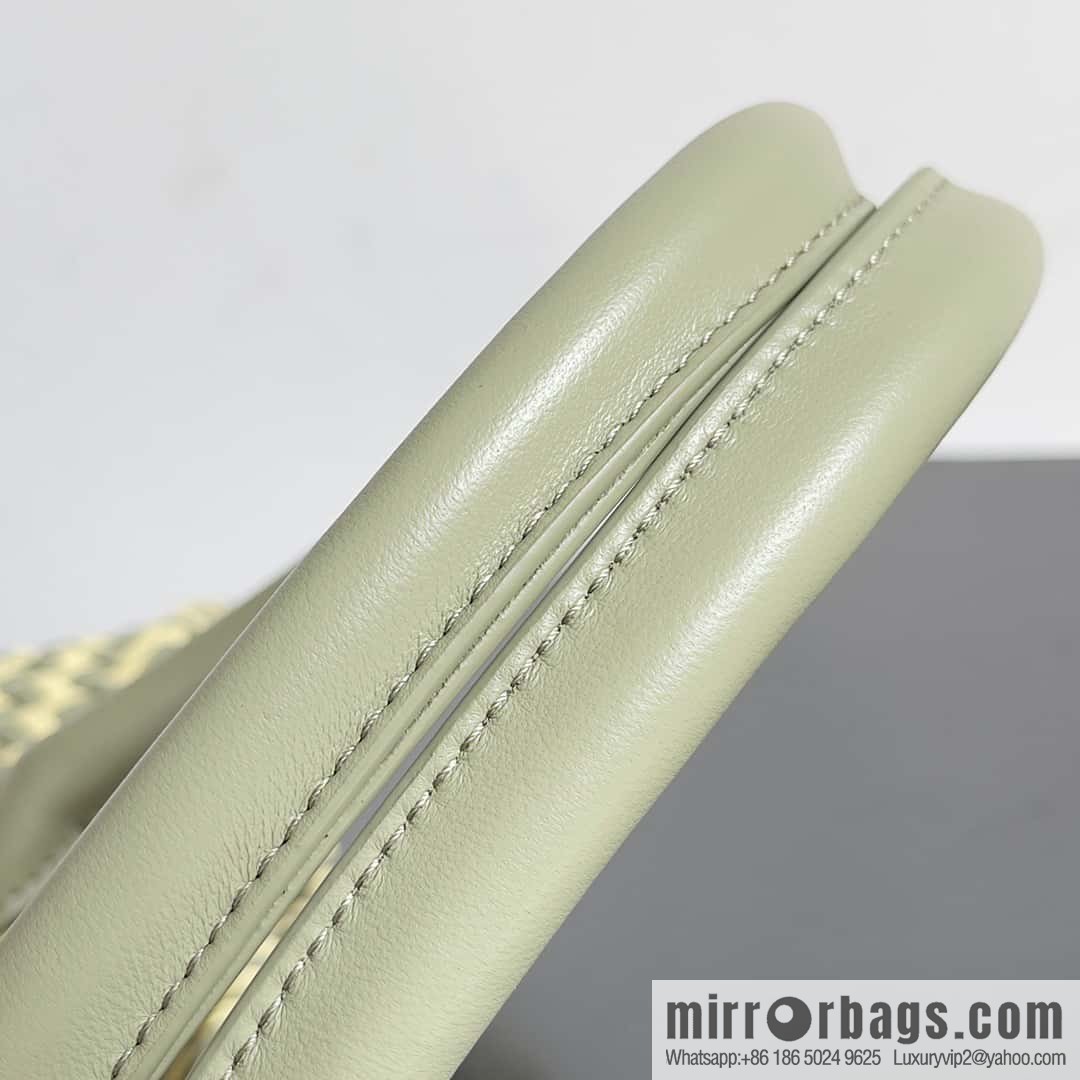 B new Cabat medium shopping bag model number: 755336