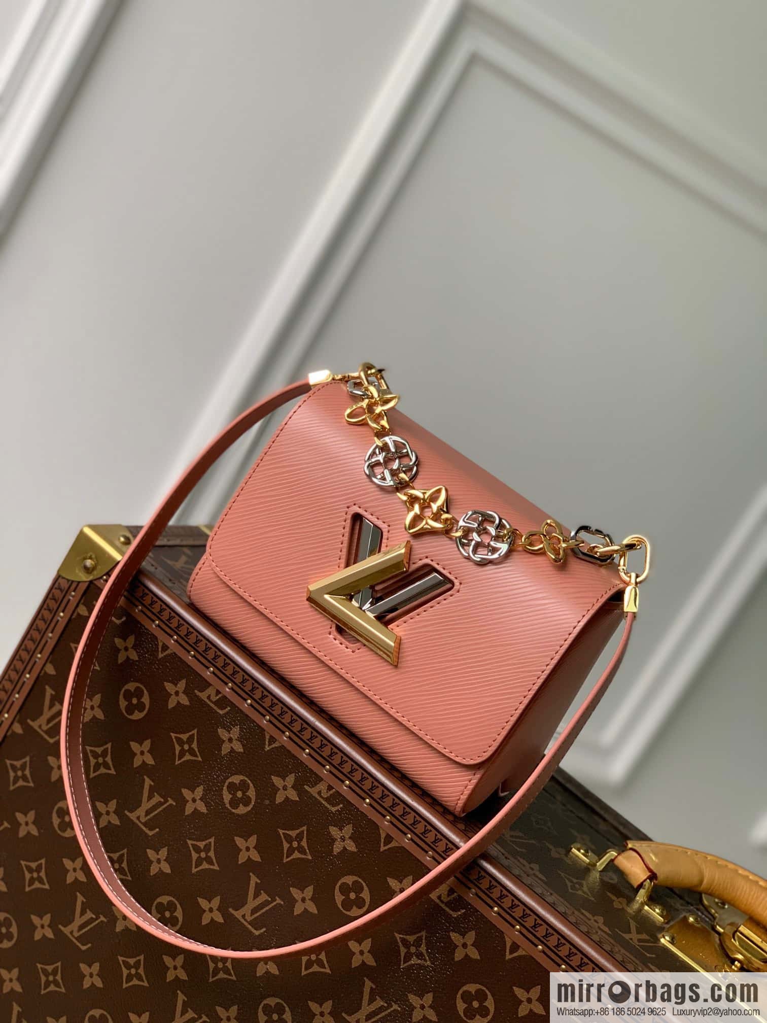 M23074 TWIST small handbag