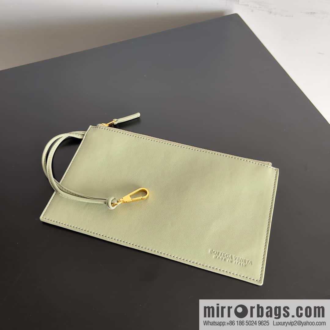 B new Cabat medium shopping bag model number: 755336