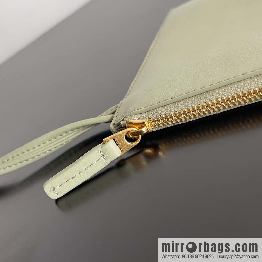 B new Cabat medium shopping bag model number: 755336