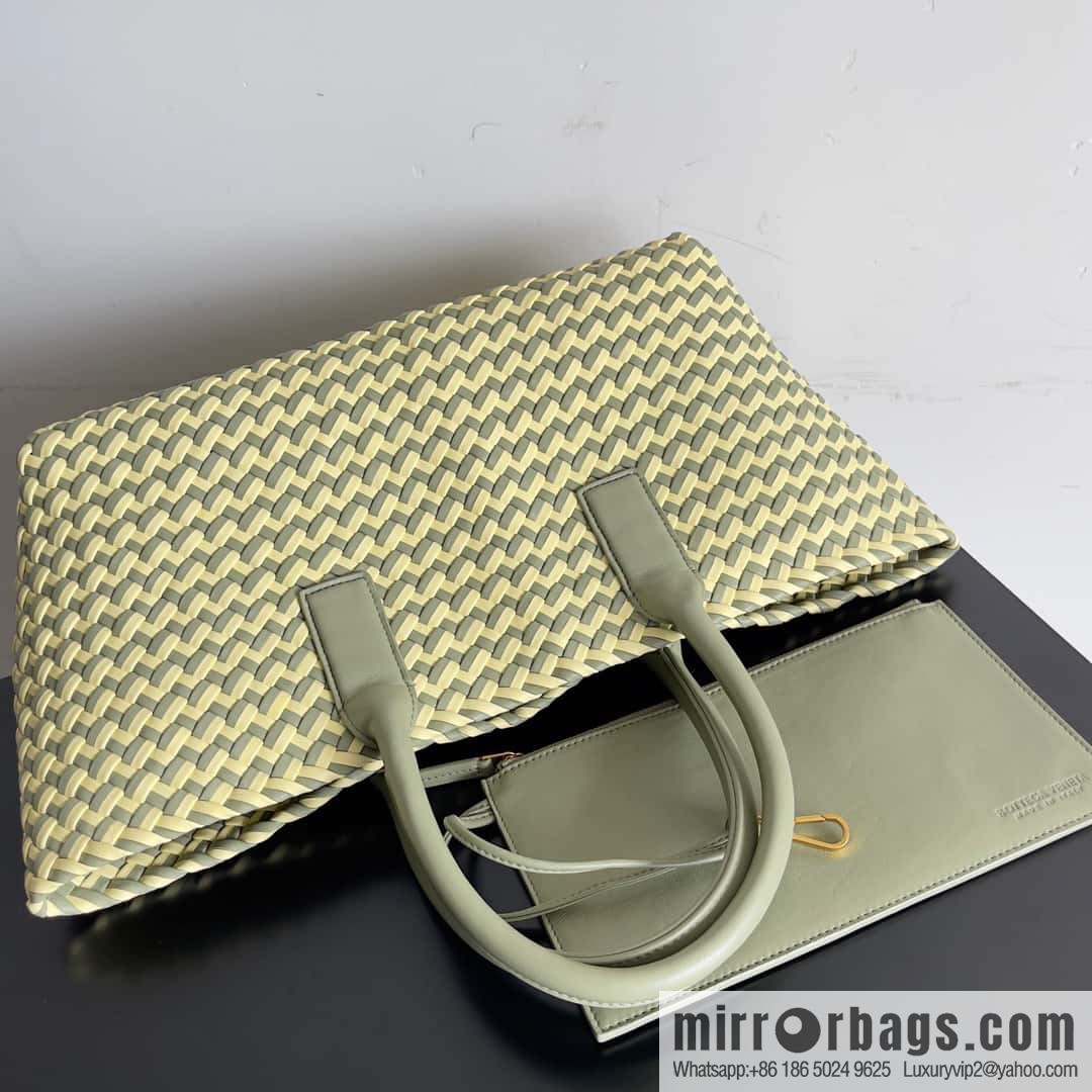 B new Cabat medium shopping bag model number: 755336