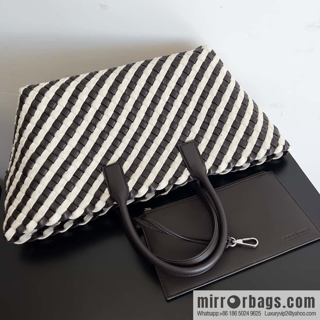 B new Cabat medium shopping bag model number: 755154