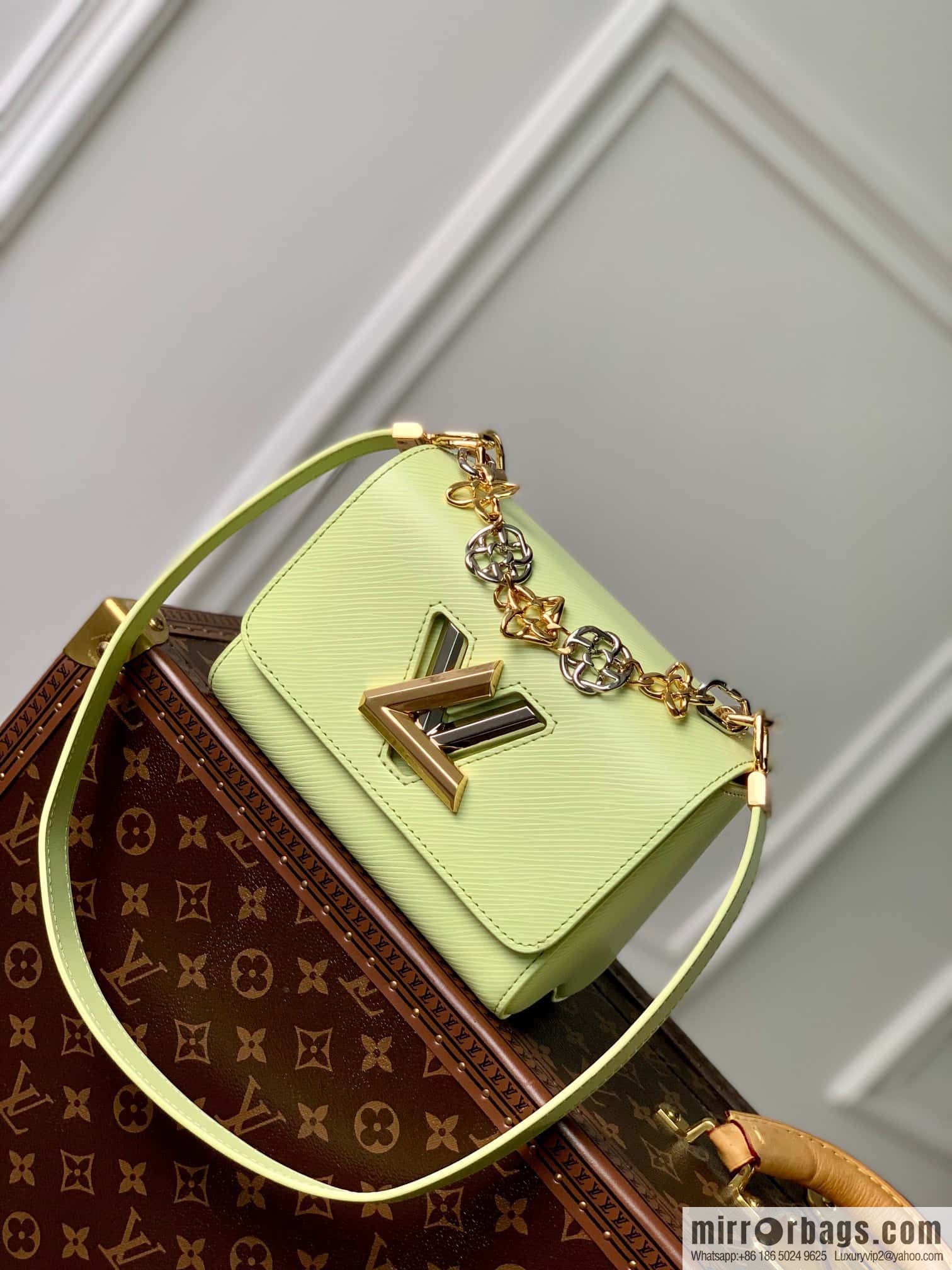 M22768 TWIST Small Handbag