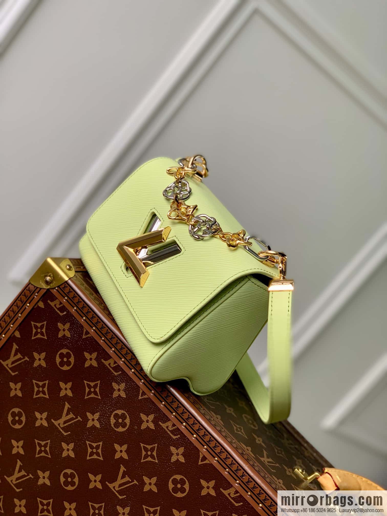 M22768 TWIST Small Handbag