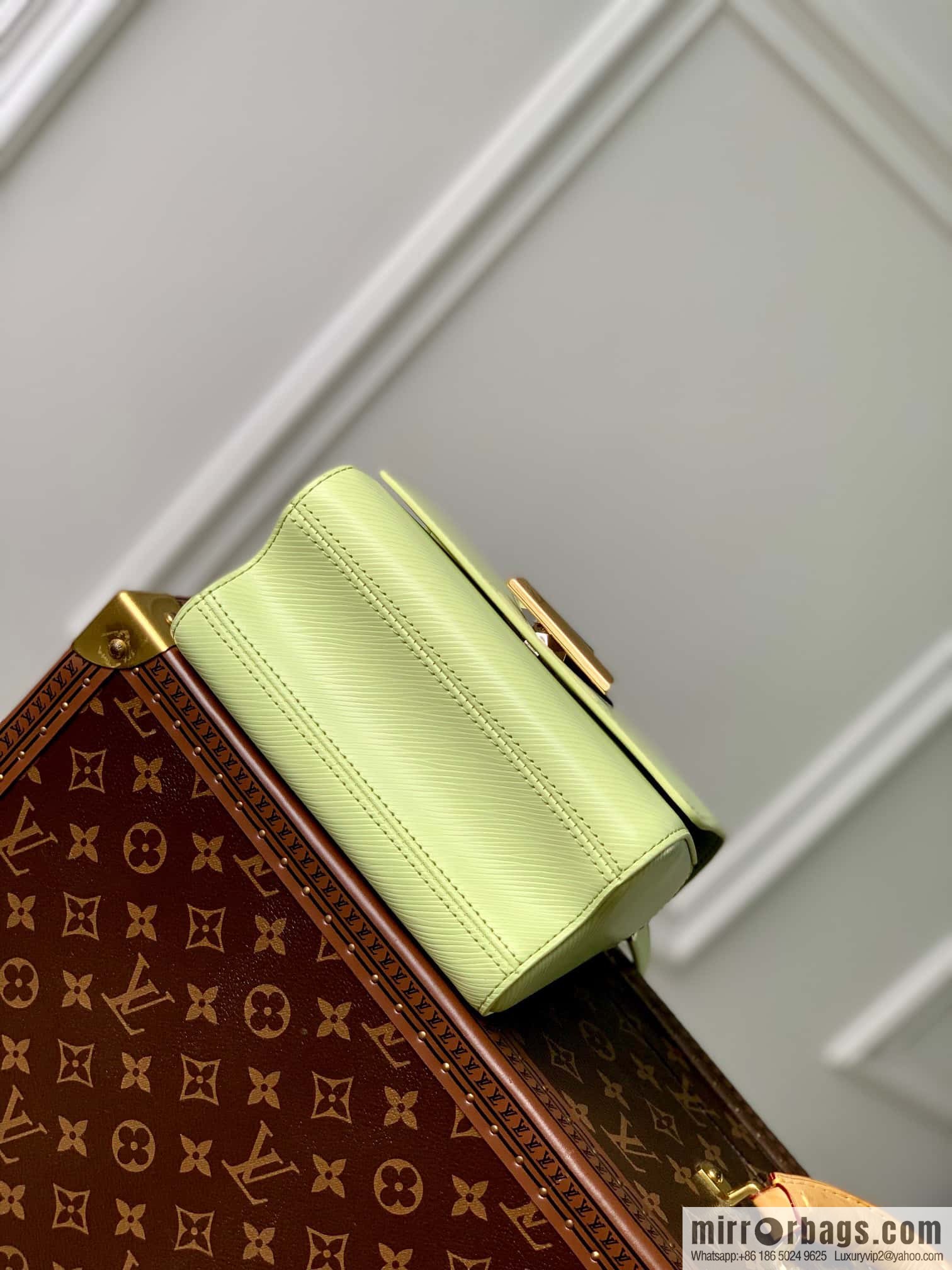 M22768 TWIST Small Handbag