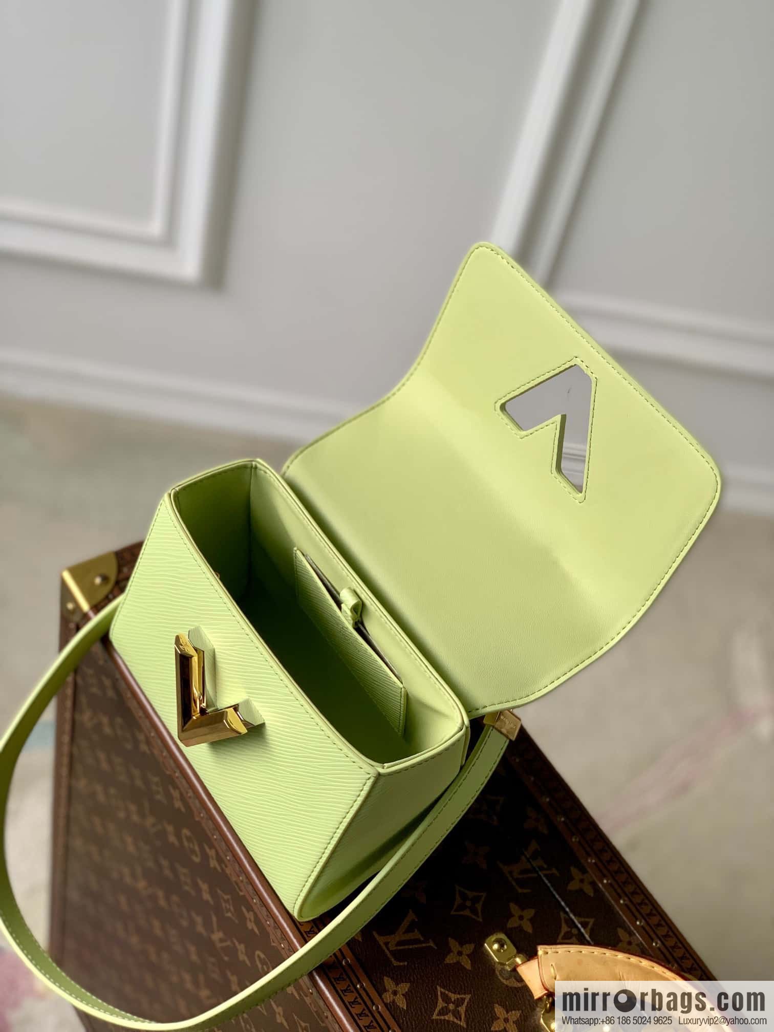 M22768 TWIST Small Handbag