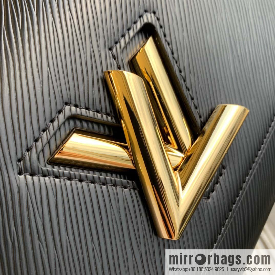 [Twist medium chain bag] M50282