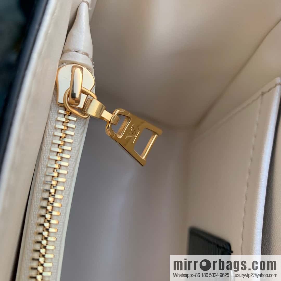 M21026 M21025 TWIST medium handbag