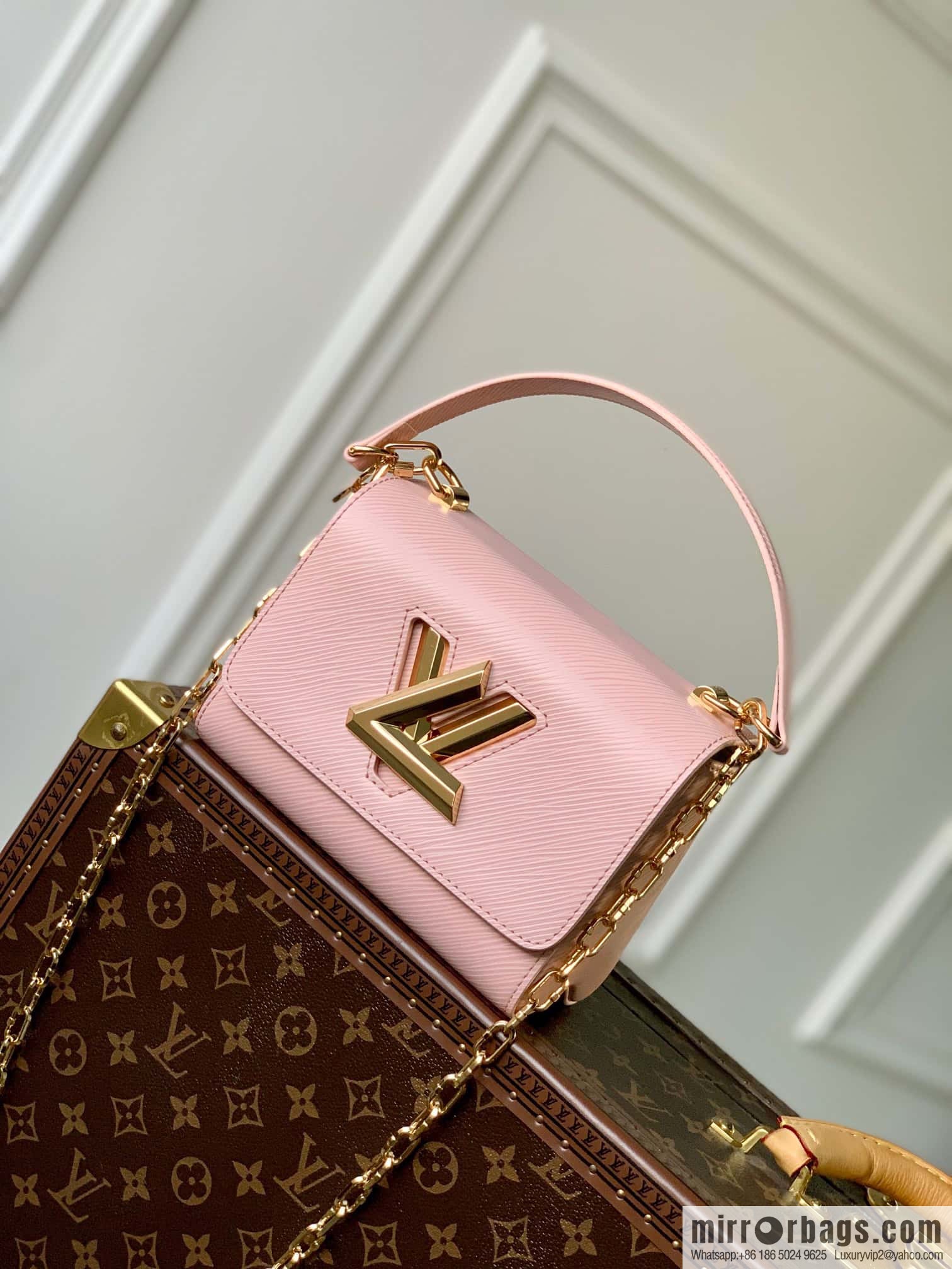 M21027 TWIST Small Handbag